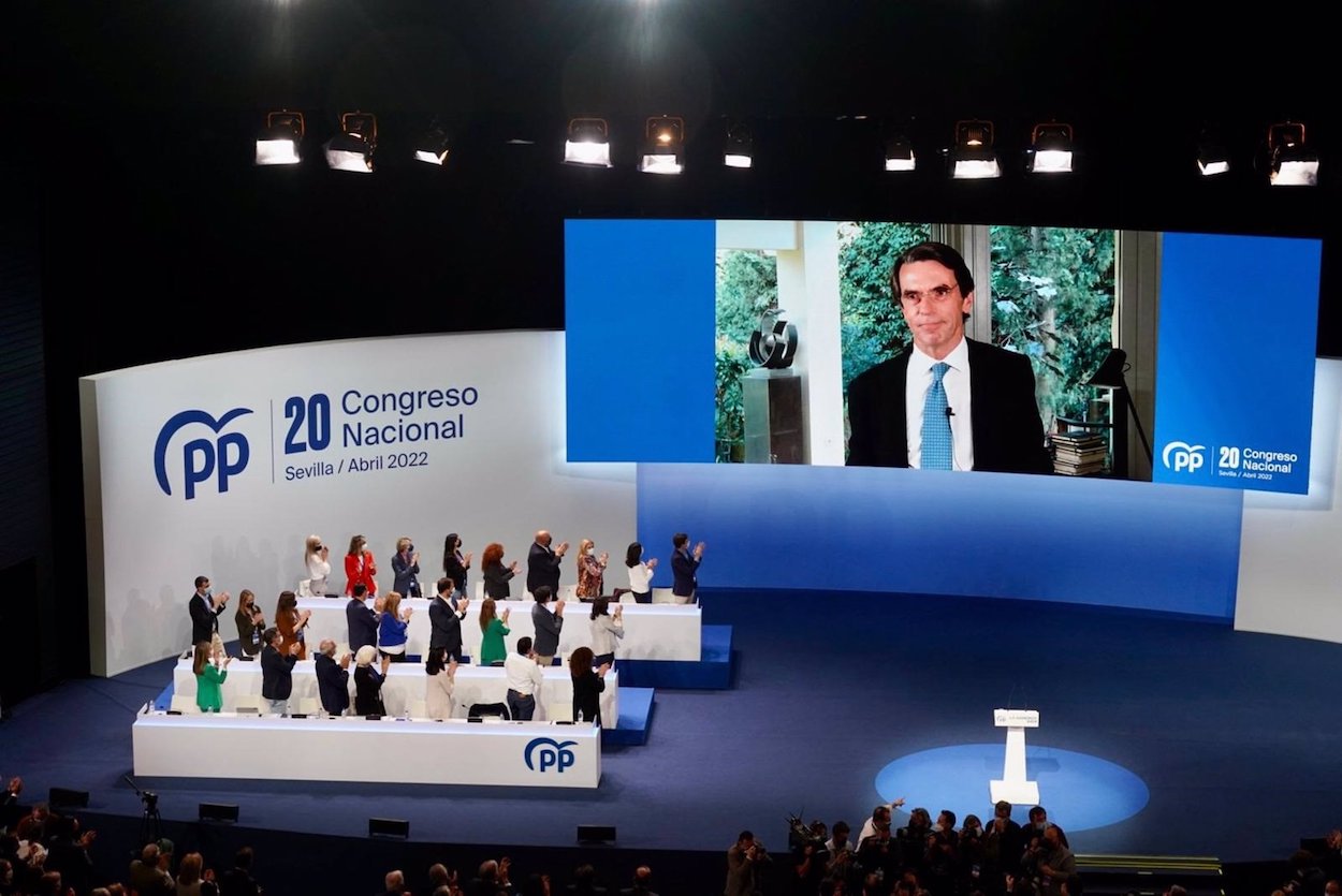 La pulla de Aznar a un Casado ausente por Ayuso: “Gracias donde quiera ...