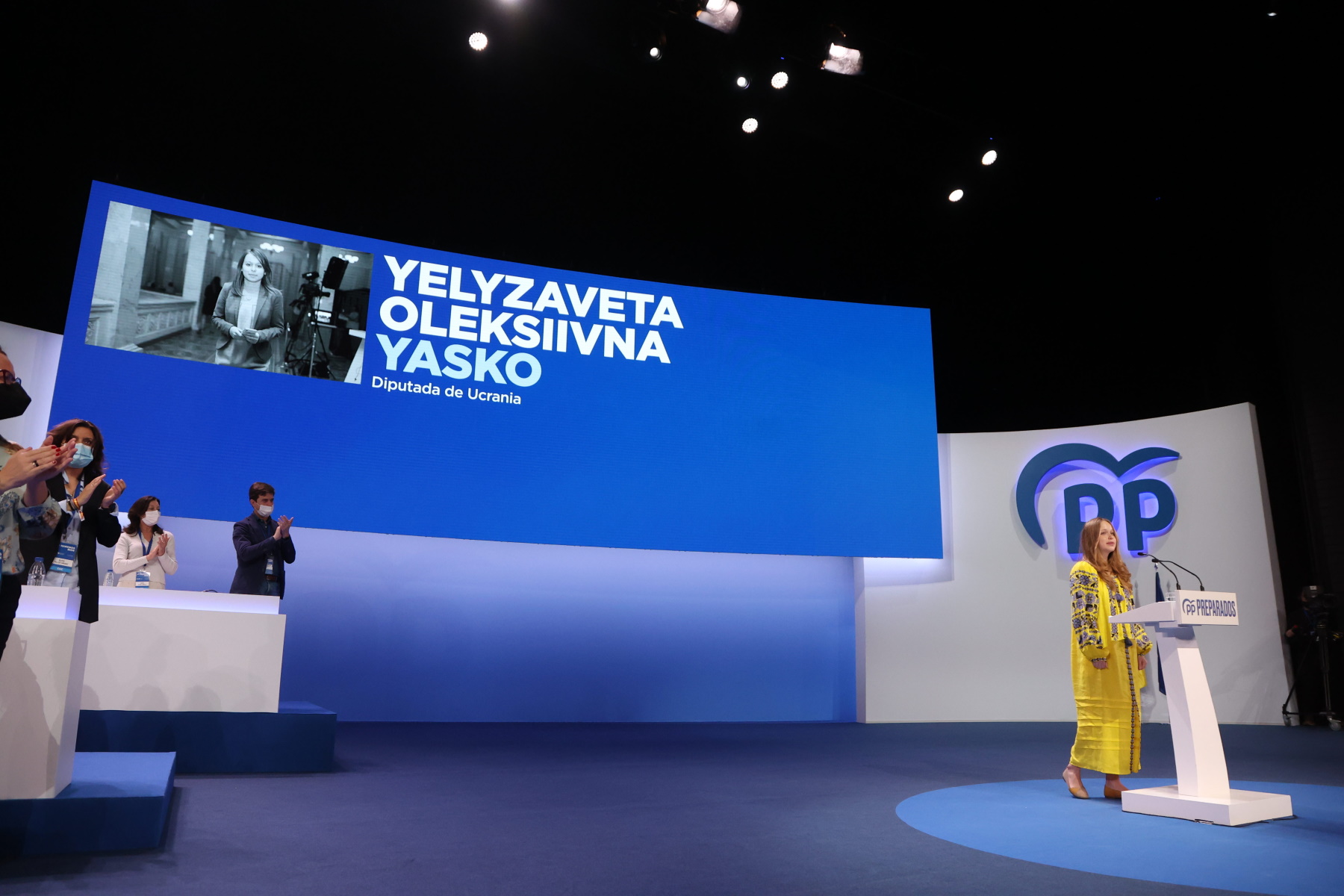 Yelyzaveta Olesksivna, diputada Ucraniana en el XX Congreso del PP que ha elegido a Alberto Núñez Feijóo como nuevo presidente. 