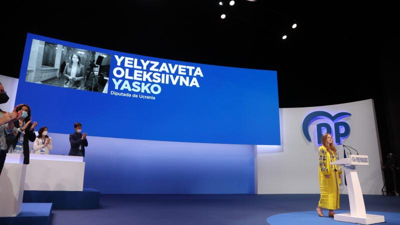Yelyzaveta Olesksivna, diputada Ucraniana en el XX Congreso del PP que ha elegido a Alberto Núñez Feijóo como nuevo presidente.