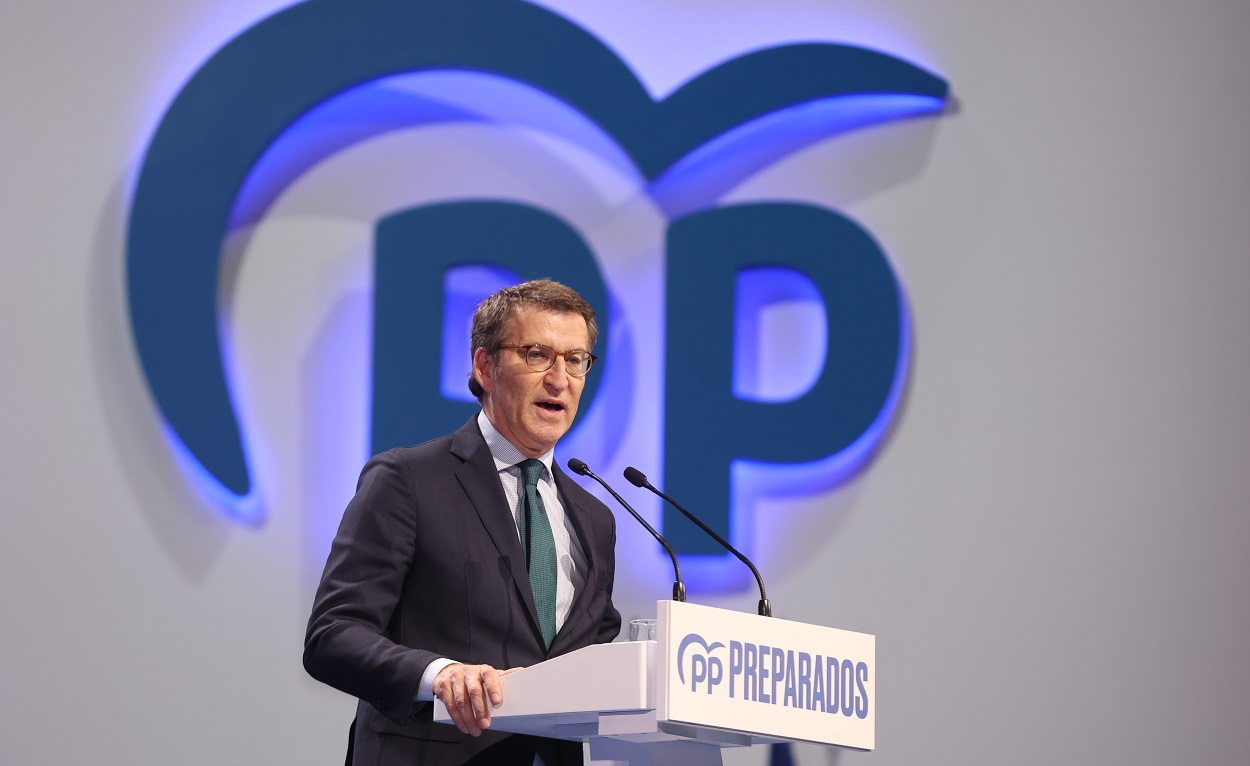 El presidente del partido del PP, Alberto Núñez Feijóo, durante el congreso nacional en Sevilla. EP