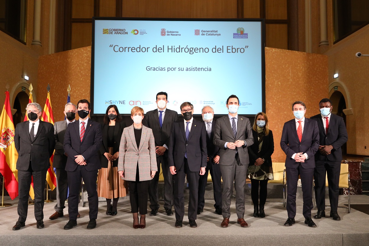 Representantes de los gobiernos autonómicos, iniciativas regionales y representantes del proyecto Shyne que impulsan el Corredor del Hidrógeno del Ebro