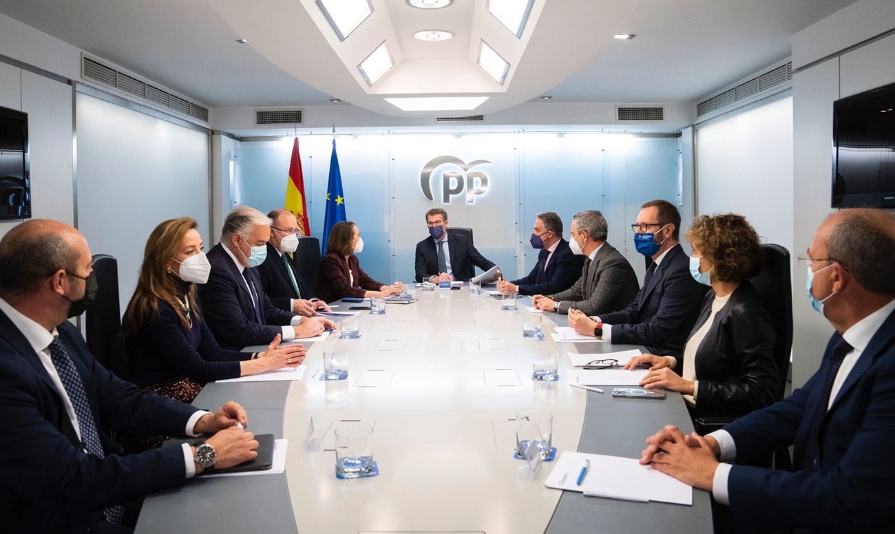 El presidente del PP, Alberto Núñez Feijóo, preside la primera reunión del comité de dirección del PP