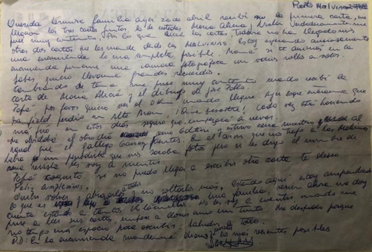 40 años guerra de las Malvinas: La carta de un soldado argentino a sus padres antes de morir: “Mandadme una cámara para llevarme grandes recuerdos” 40 años guerra de las Malvinas: La carta de un soldado argentino a sus padres antes de morir: “Mandadme una cámara para llevarme grandes recuerdos”