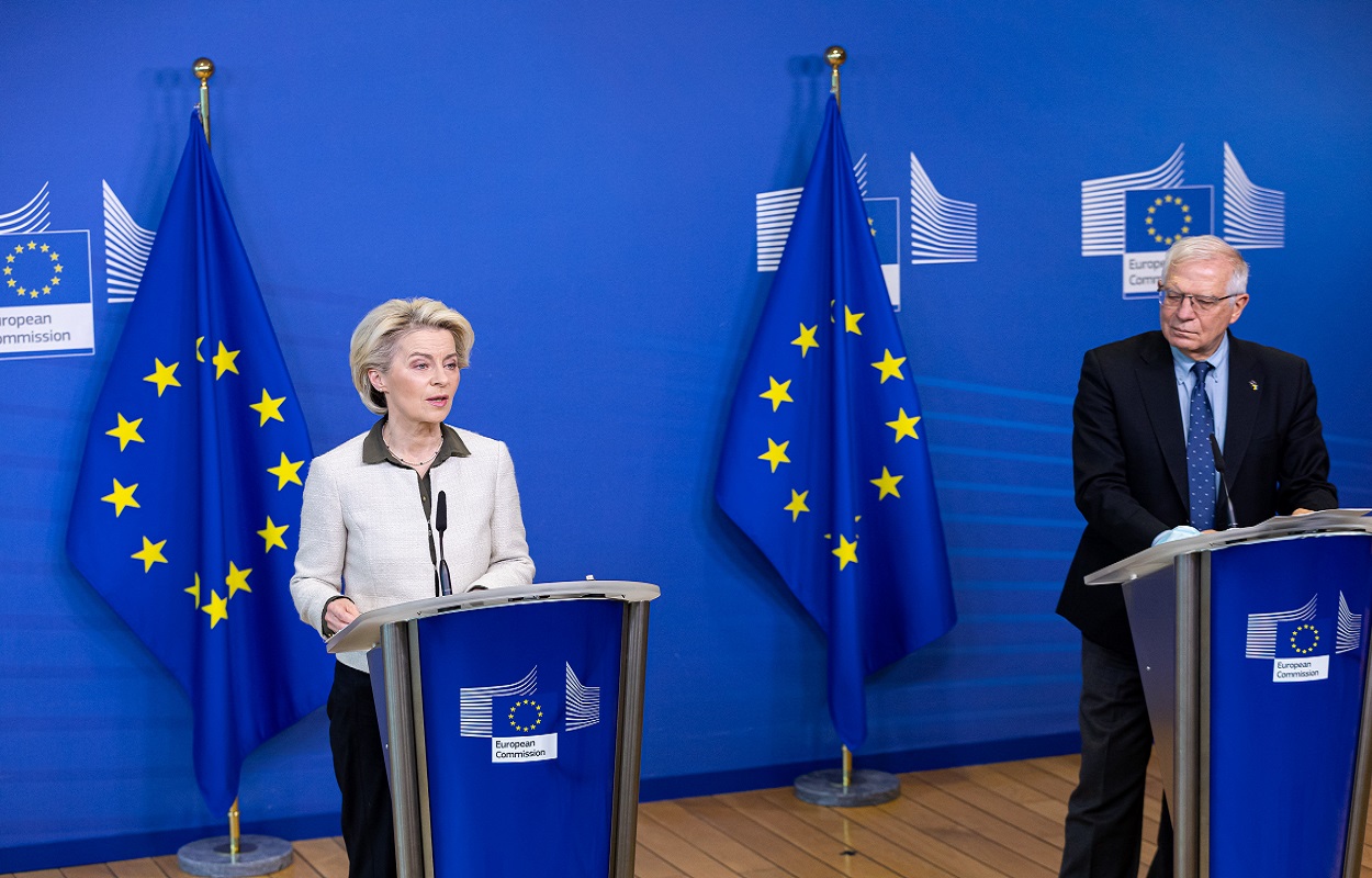 La presidenta de la Comisión Europea, Ursula Von der Leyen, y el Alto Representante de Política Exterior de la UE, Josep Borrell