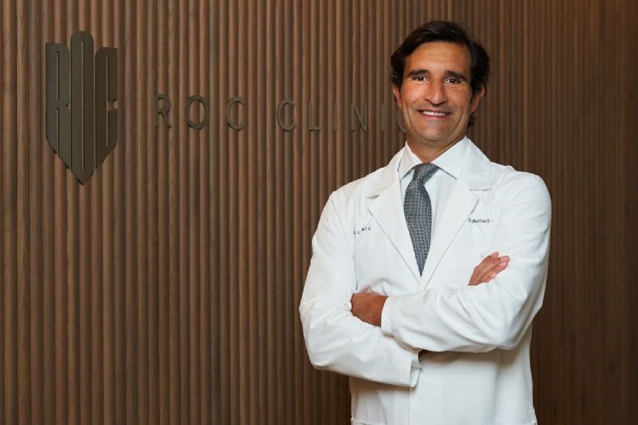 El doctor Javier Romero-Otero. Fuente: ROC Clinic.