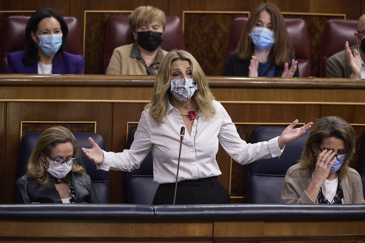 La vicepresidenta segunda y ministra de Trabajo, Yolanda Díaz, en una sesión en el Congreso de los Diputados. Europa Press