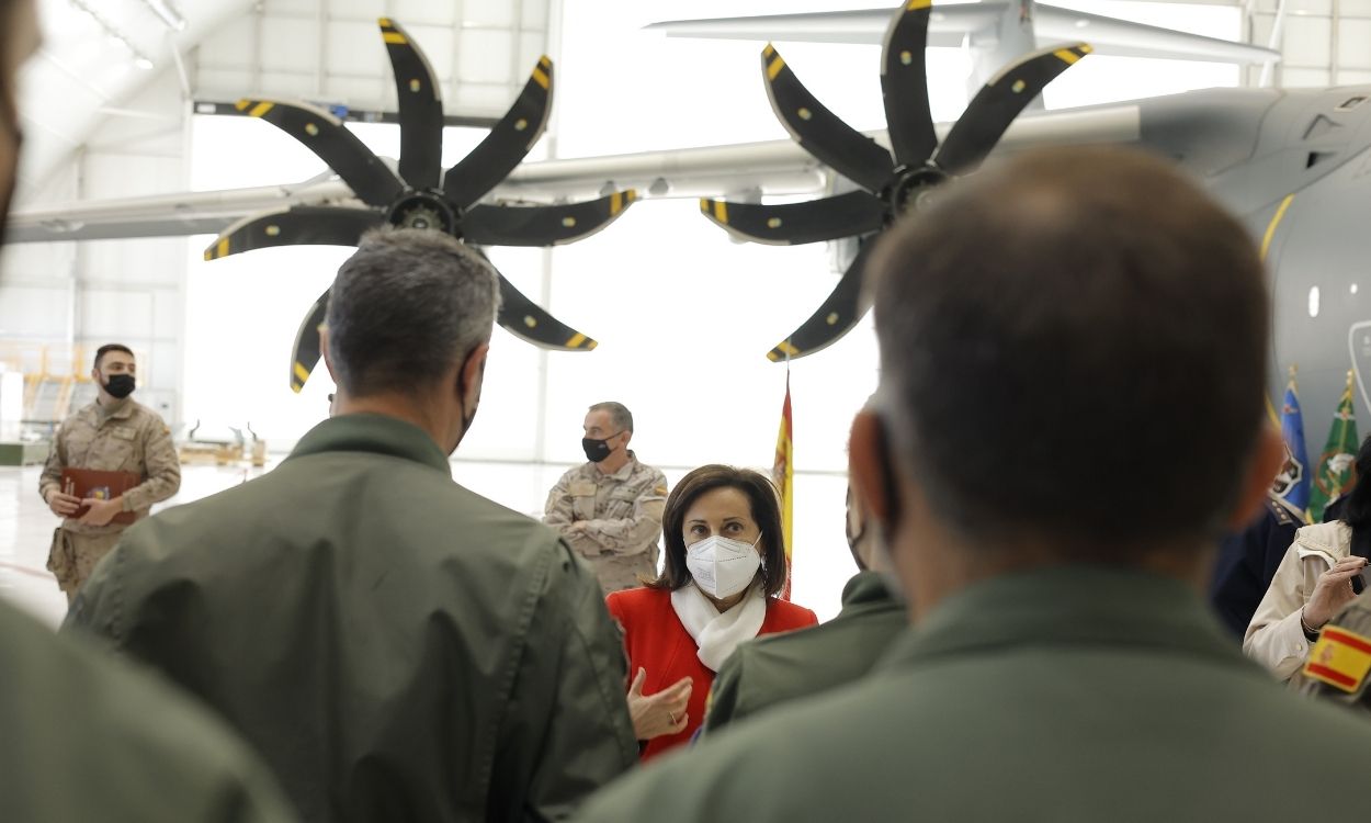 La ministra de Defensa, Margarita Robles, interviene durante su visita a la Base Aérea de Zaragoza. Europa Press.