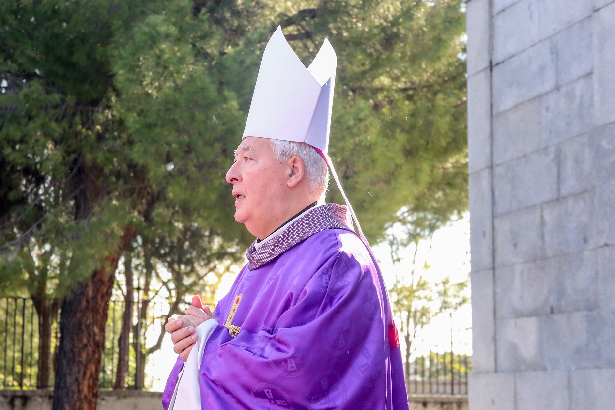 El obispo de Alcalá, Juan Antonio Reig Plà durante la ceremonia de Eucaristía en el Santuario del Sagrado Corazón del Cerro de los Ángeles en Getafe. Ricardo Rubio / Europa Press