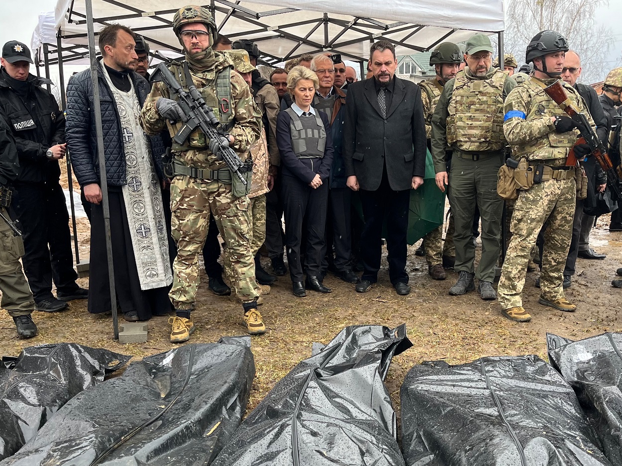 Ursula von der Leyen y Josep Borrell visitan Bucha. Michael Fischer.