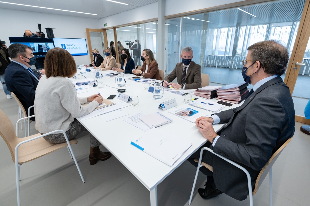 Imagen de Feijóo presidiendo el último Consello da Xunta el pasado viernes en Santiago de Compostela (Foto: Europa Press).