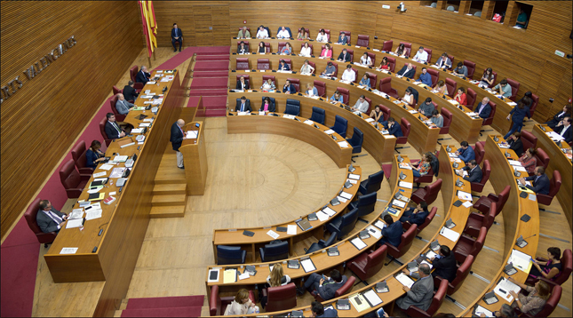 Trapicheo de móviles en las Corts valencianas