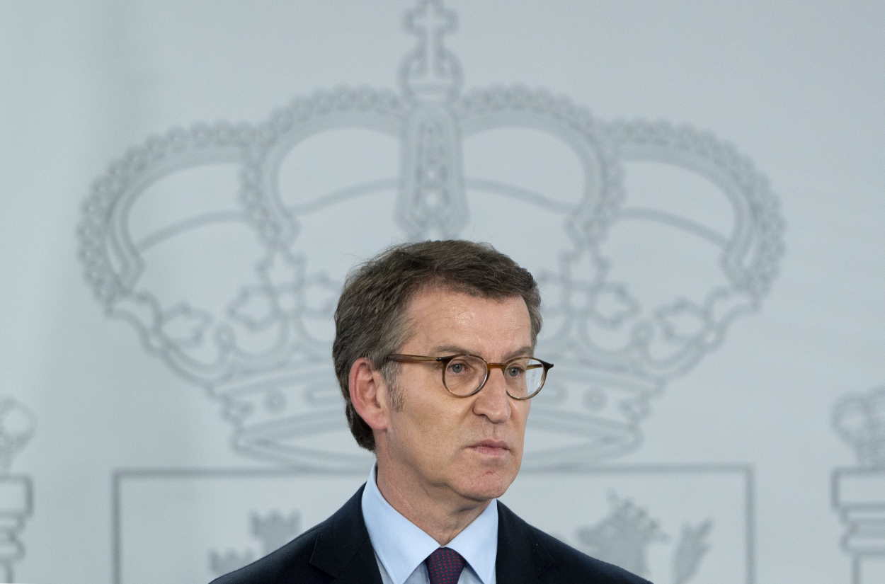 El presidente nacional del PP, Alberto Núñez Feijóo, comparece tras la reunión con el presidente del Gobierno, en La Moncloa, a 7 de abril de 2022, en Madrid