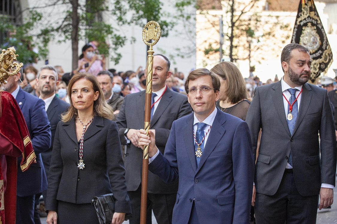 El alcalde de Madrid, José Luis Martínez Almeida, ha participado en la procesión de Viernes Santo, de la Archicofradía Primaria de la Real e Ilustre Esclavitud de Nuestro Padre Jesús Nazareno de Medinaceli. Europa Press