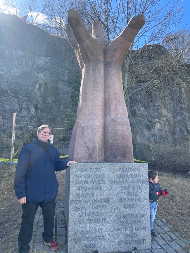 La mano de Estocolmo  rinde homenaje a los 550 suecos que lucharon contra Franco