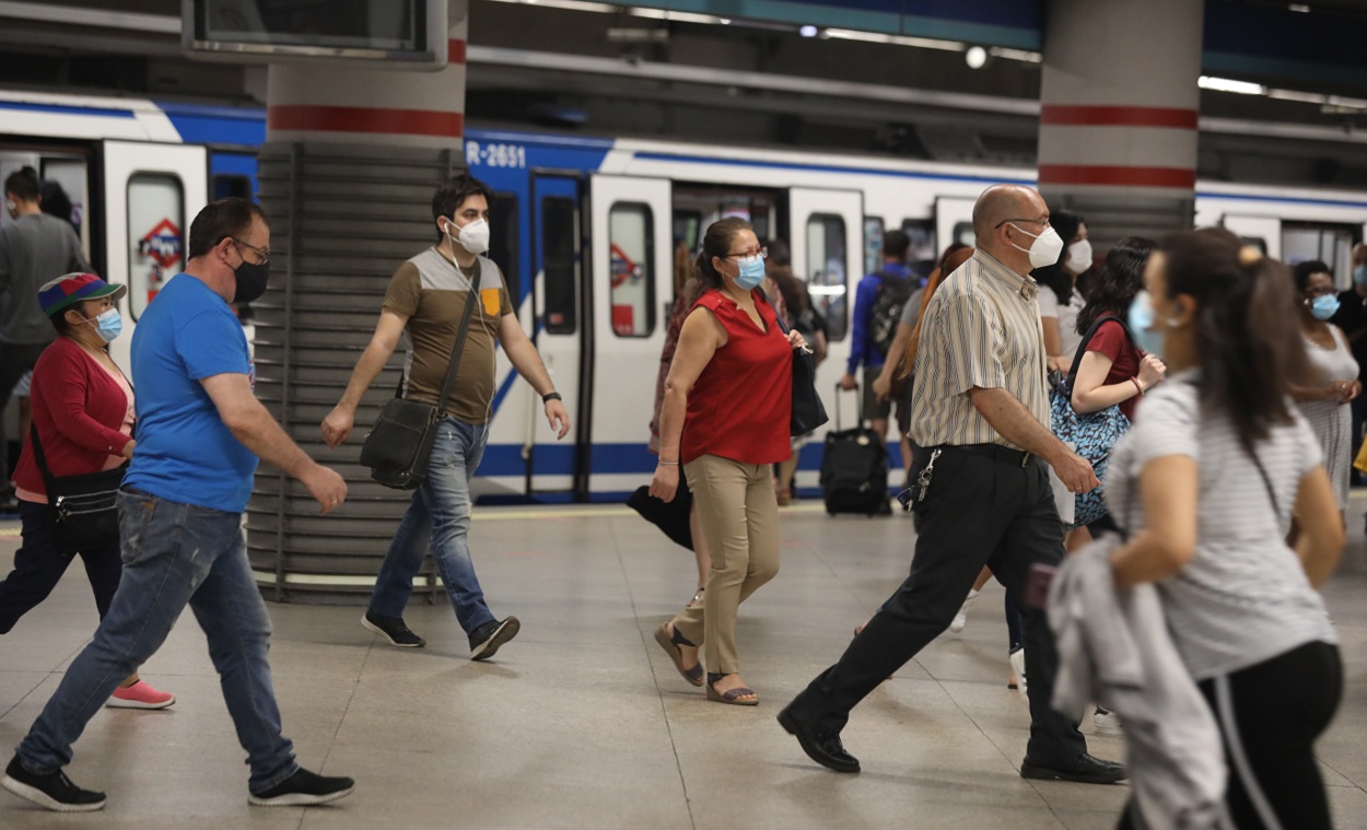 ¿Estas a favor de que Ayuso haga gratuito el transporte público en Madrid?. EP