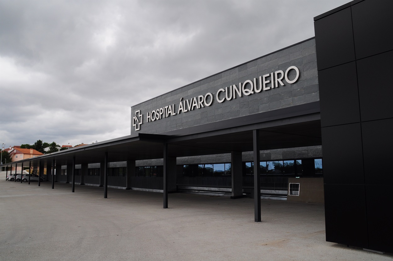 El Sergas de Galicia, en la imagen de archivo el Hospital Álvaro Cunqueiro, ha confirmado dos casos de esta enfermedad (Foto: Europa Press/Archivo).