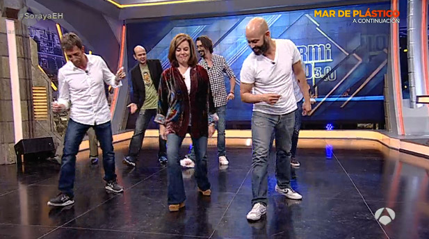 La hemeroteca y su baile nada espontáneo se vuelven contra la vicepresidenta en su paso por 'El Hormiguero' 