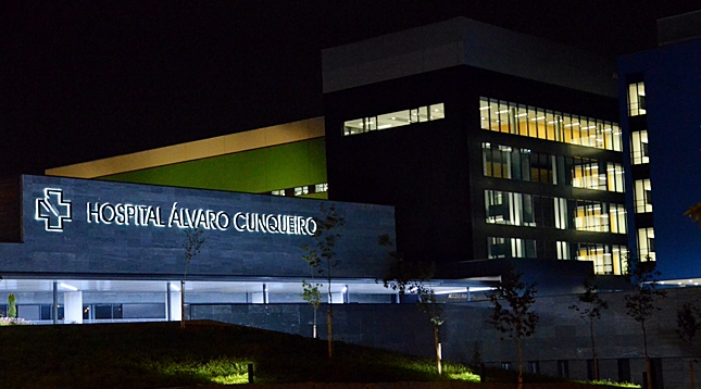 Hospital de Vigo: ascensores con tv, urinarios Porcelanosa, jardines zen y pruebas radiológicas en un camión
