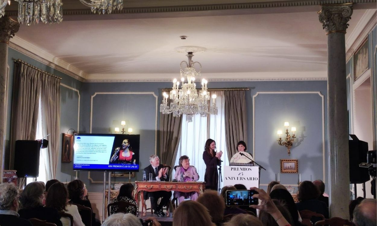 El feminismo portugués y español estrechan lazos en la entrega de Premios  del Club de las 25