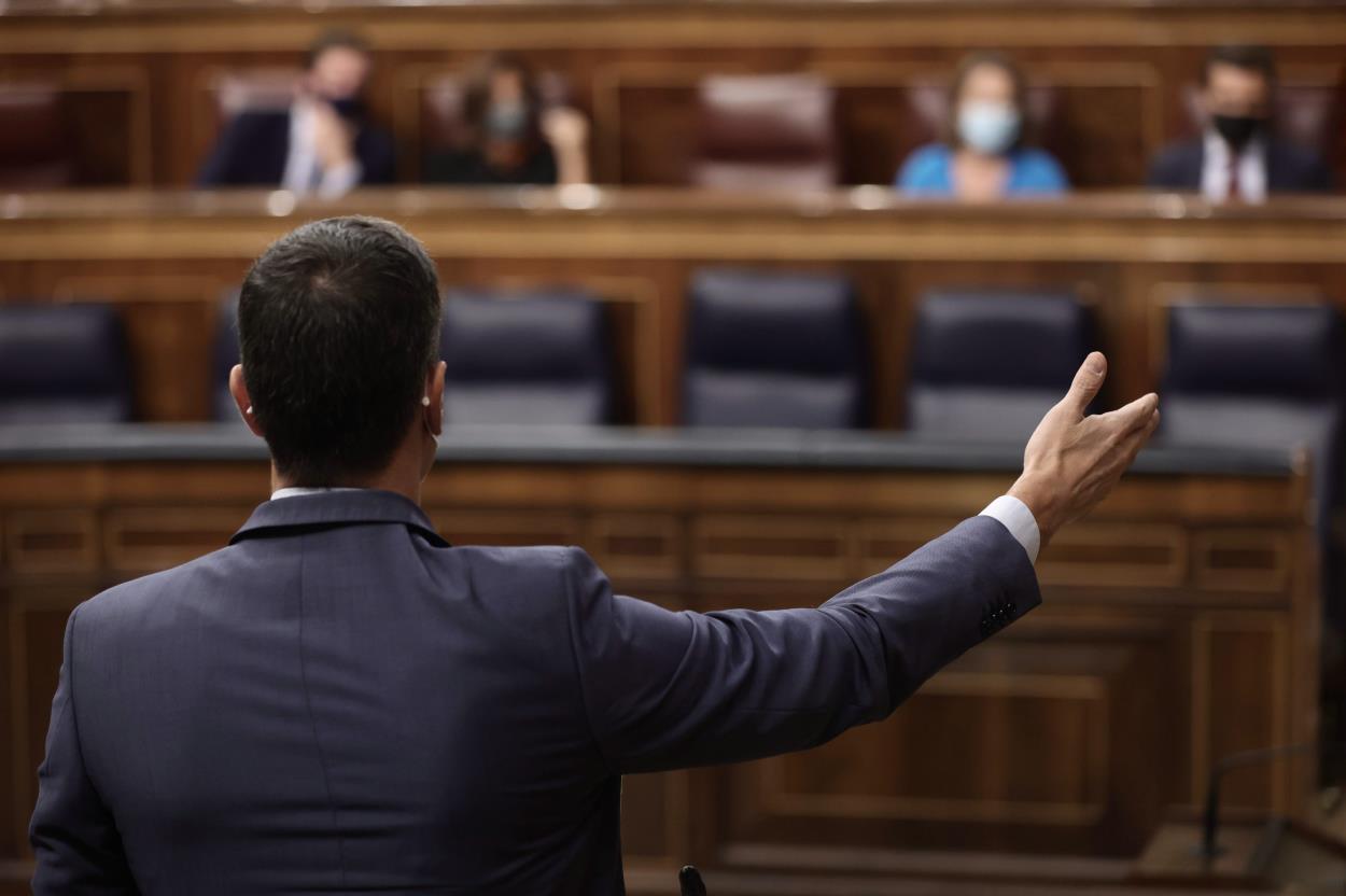 El presidente del Gobierno, Pedro Sánchez, interviene en una sesión de control en el Congreso de los Diputados