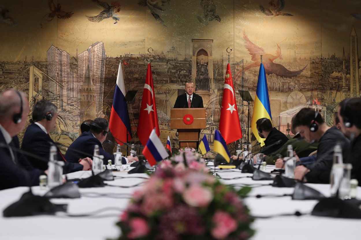 Erdogan (centro de la imagen), en la reunión del 29 de marzo entre Rusia y Ucrania. Europa Press