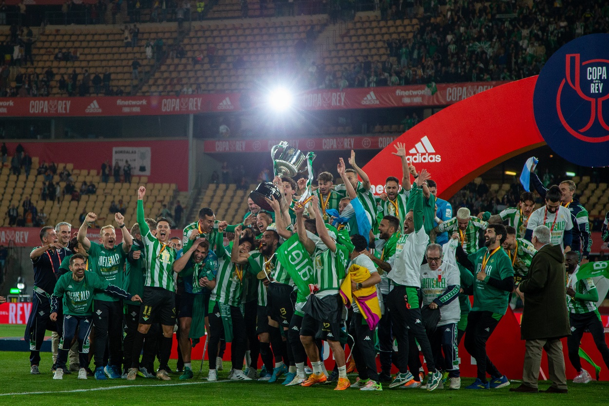 Los jugadores del Betis celebrando la Copa del Rey. Fuente: Europa Press.