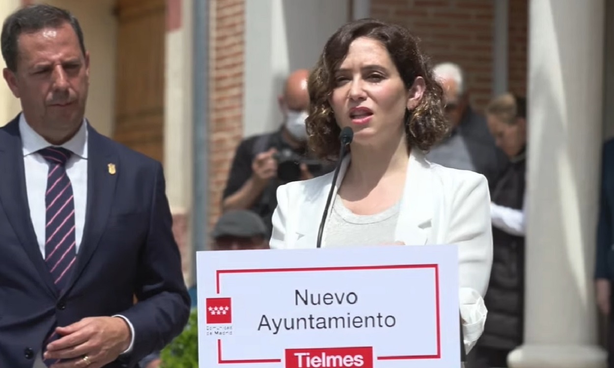 La presidenta de la Comunidad de Madrid, Isabel Díaz Ayuso, en su visita a Tielmes. EP