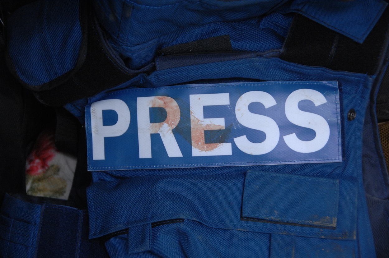 Chaleco antibalas perteneciente a un periodista. Fuente: Europa Press.