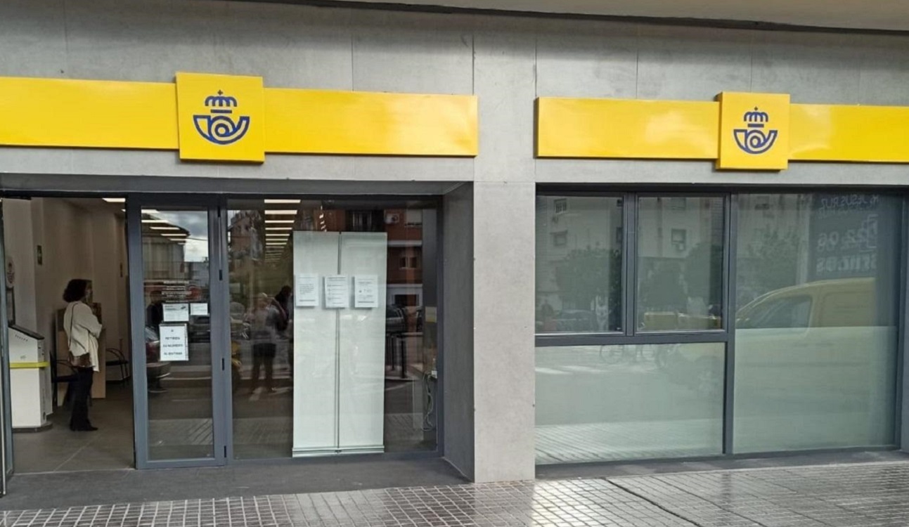 Correos se reune con los sindicatos. EP