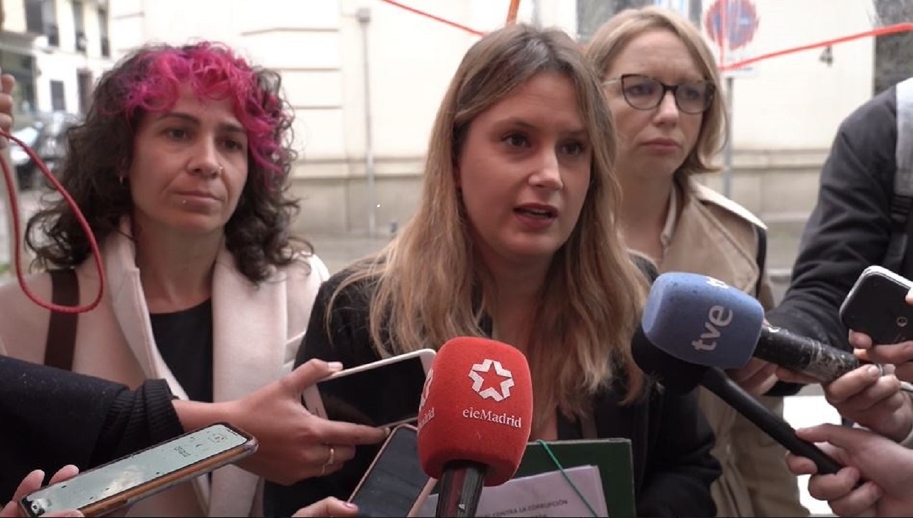 La portavoz adjunta de Unidas Podemos en la Asamblea, Alejandra Jacinto, la portavoz de Unidas Podemos en la Asamblea, Carolina Alonso y la diputada Vanessa Lillo. EP.