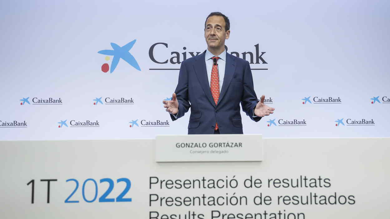 El consejero delegado, Gonzalo Gortázar Rotaeched, interviene durante la presentación de los resultados de CaixaBank.