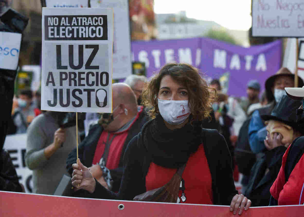 La portavoz de la Alianza Contra la Pobreza Energética, María Campuzano, en una manifestación. Europa Press