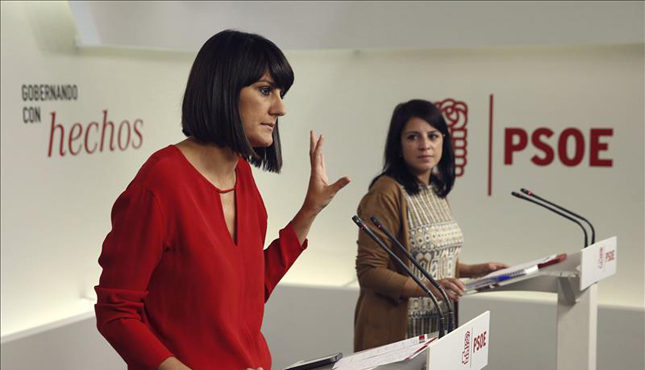 El PSOE vuelve al puño y la rosa