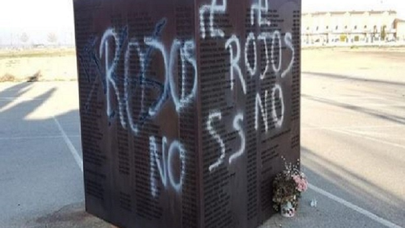 Foto memorial vandalizado en Villarrobledo