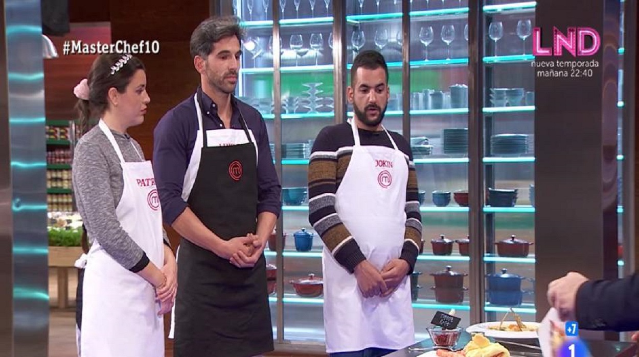 El concursante Luismi porta el delantal negro en 'MasterChef'