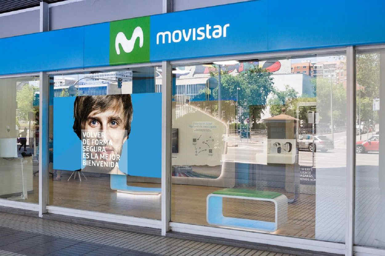 Tienda de Movistar en la Avenida General Perón en Madrid