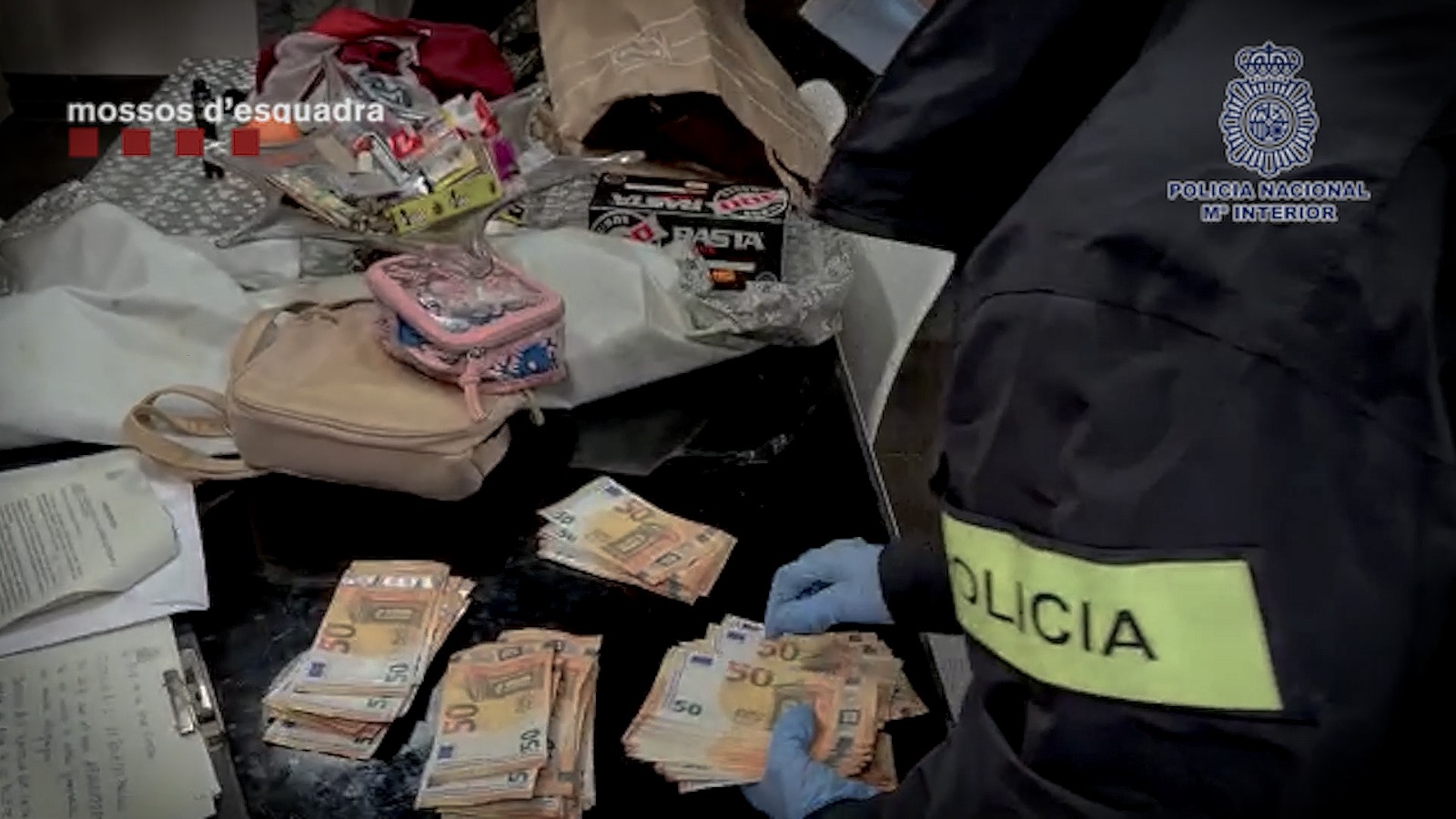 Detenidos los miembros de una banda que vendía billetes falsos de 20 y 50 euros por internet