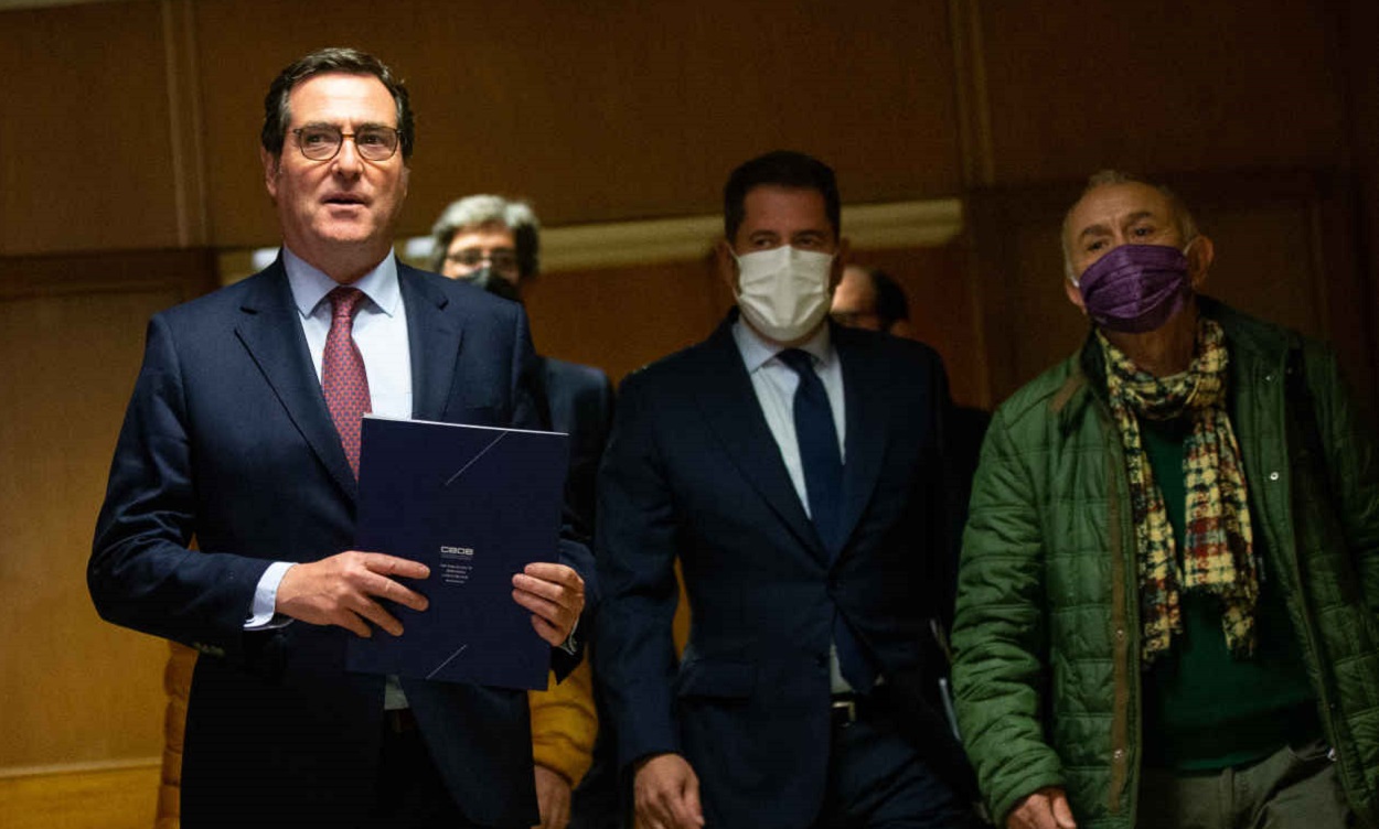 El presidente de CEOE, Antonio Garamendi, y el secretario general de UGT, Pepe Álvarez. Europa Press