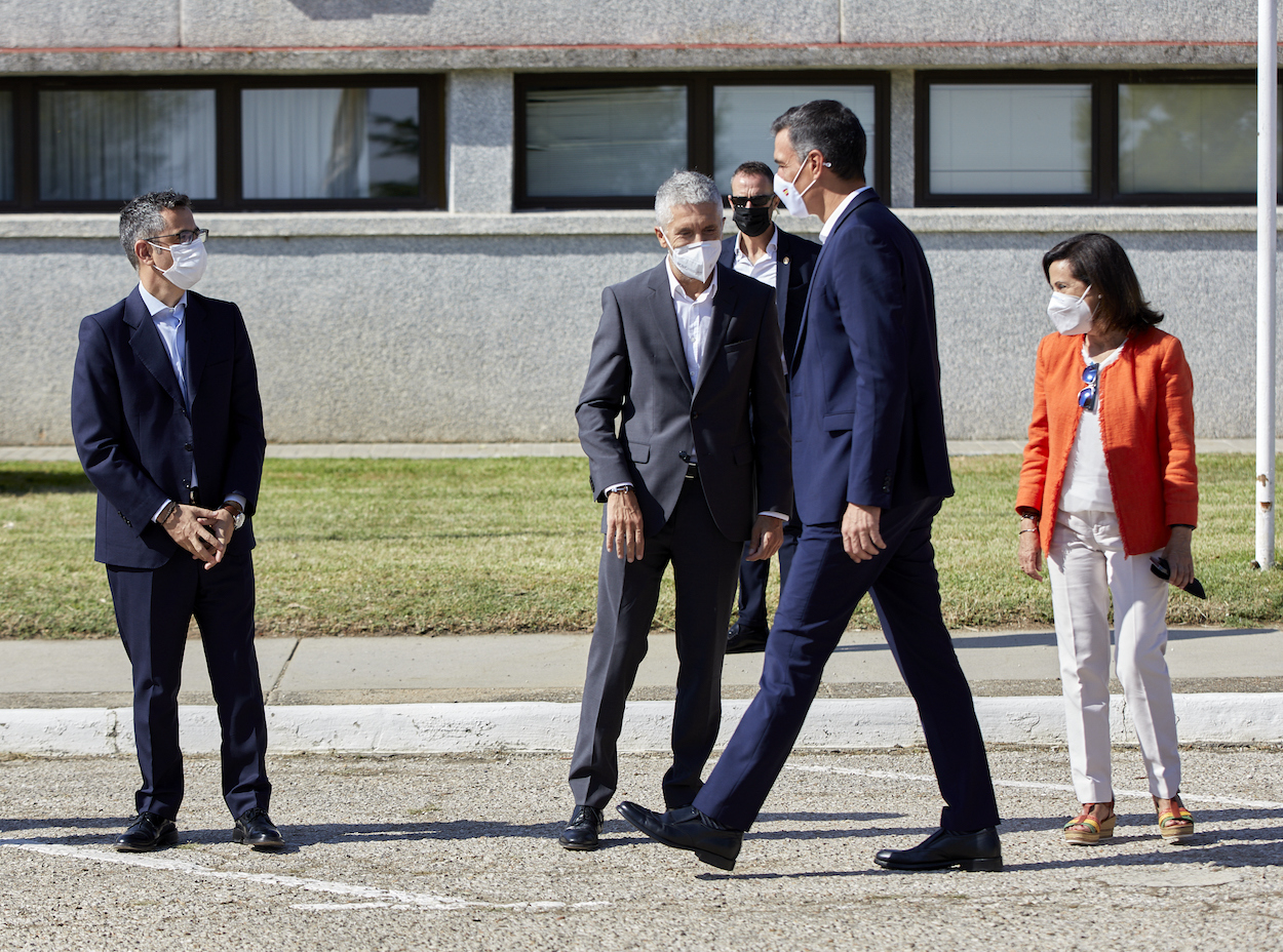 El presidente del Gobierno, Pedro Sánchez, a su llegada al Pabellón de Cuadros de Mando de la Base Aérea de Torrejón donde ha acudido para visitar el dispositivo provisional en Torrejón de Ardoz