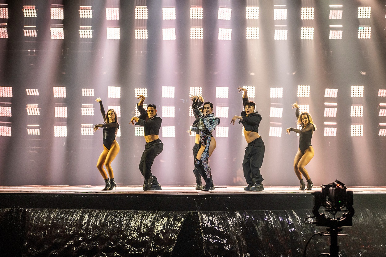 Chanel y el equipo de baile durante la actuación. Youtube Eurovisión.