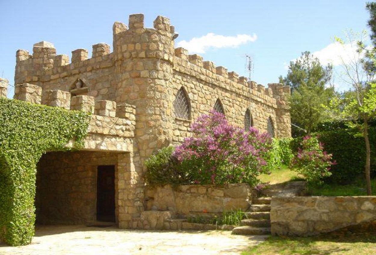 Castillo del Burguillo. Página oficial