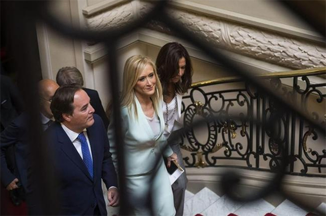 Cifuentes pide el rescate financiero