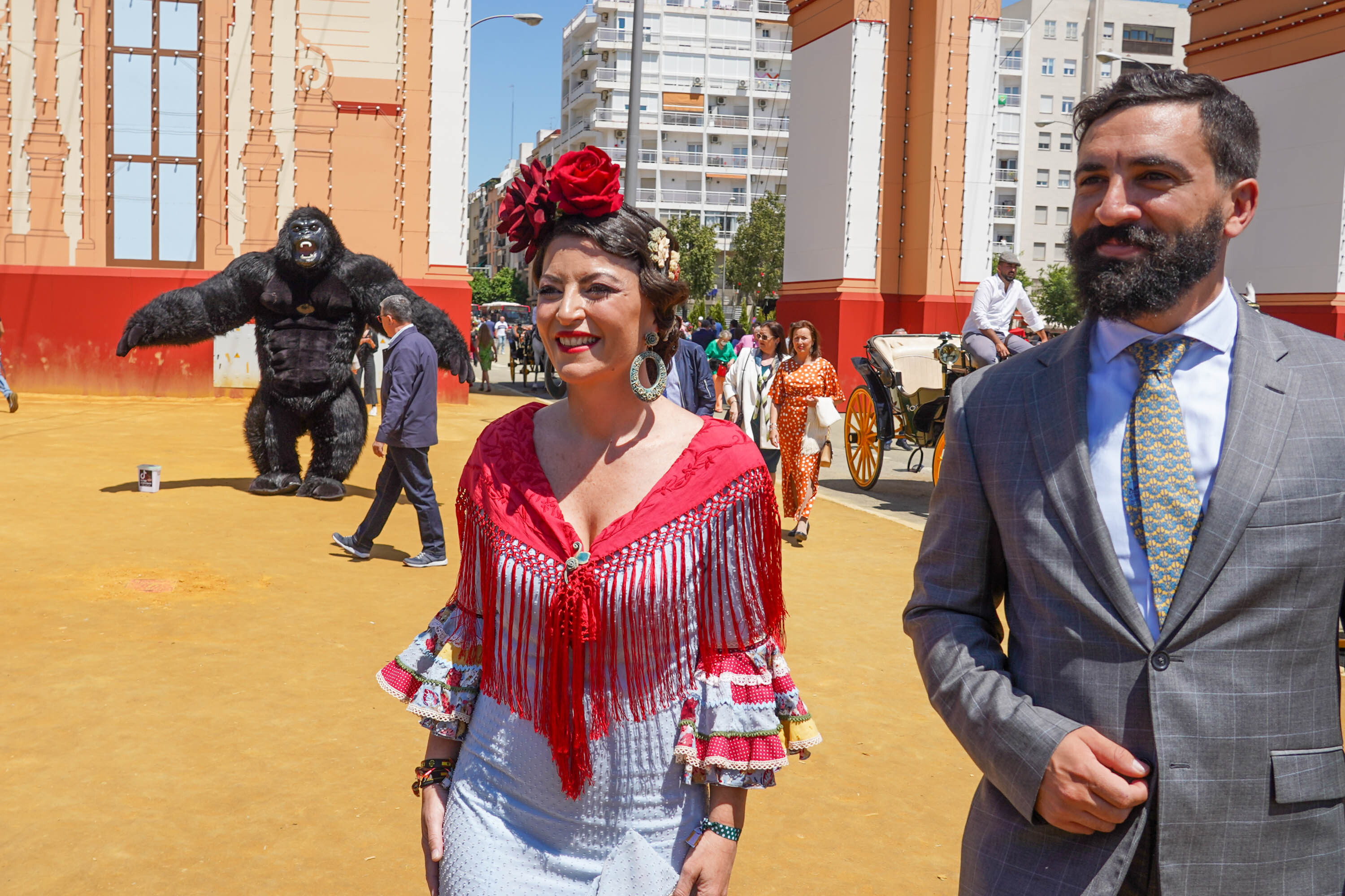 La candidata de Vox a la Presidencia de la Junta de Andalucía, Macarena Olona, en la Portada de la Feria