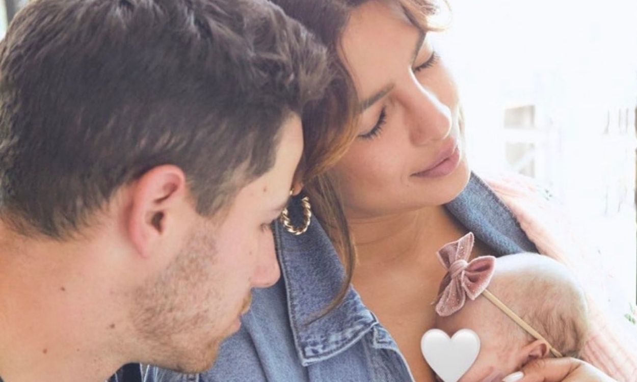 Nick Jonas publica en su Twitter una imagen con Priyanka Chopra y su bebé