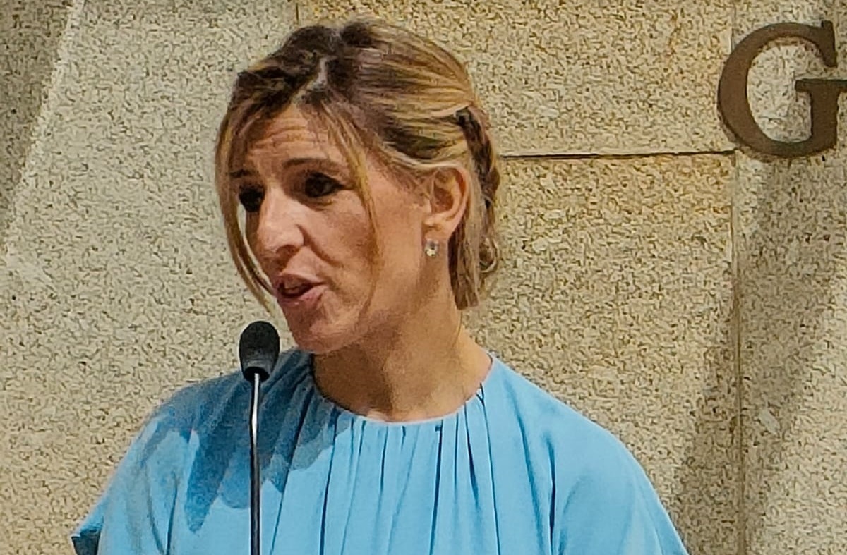 Yolanda Díaz durante unas declaraciones a la prensa tras la toma de posesión del nuevo presidente de la Xunta de Galicia