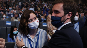 La presidenta de Madrid, Isabel Díaz Ayuso, y el exlíder del PP Pablo Casado en el Congreso de los populares.