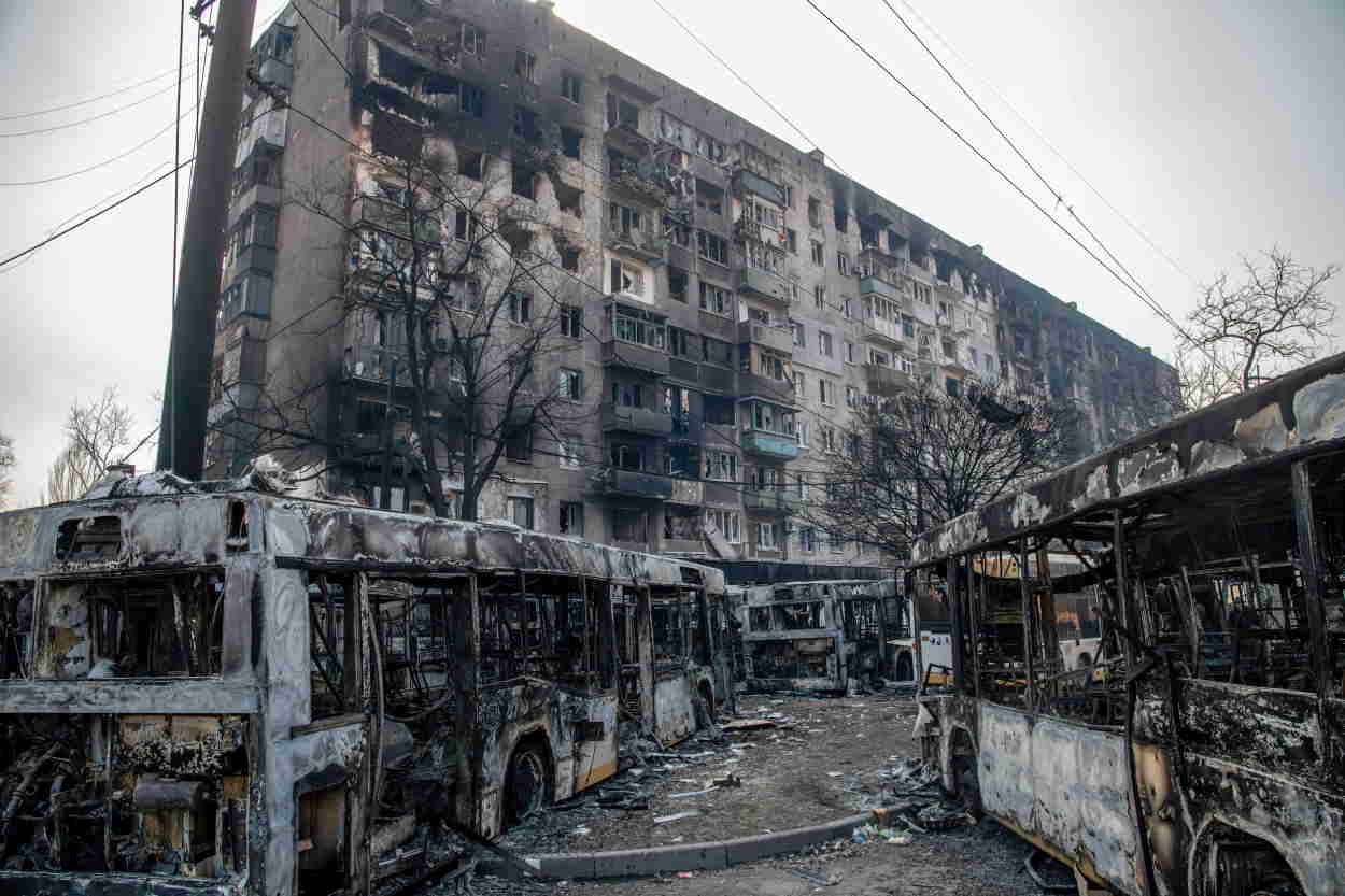Edificios bombardeados en la ciudad de Mariúpol (Ucrania)  Europa Press
