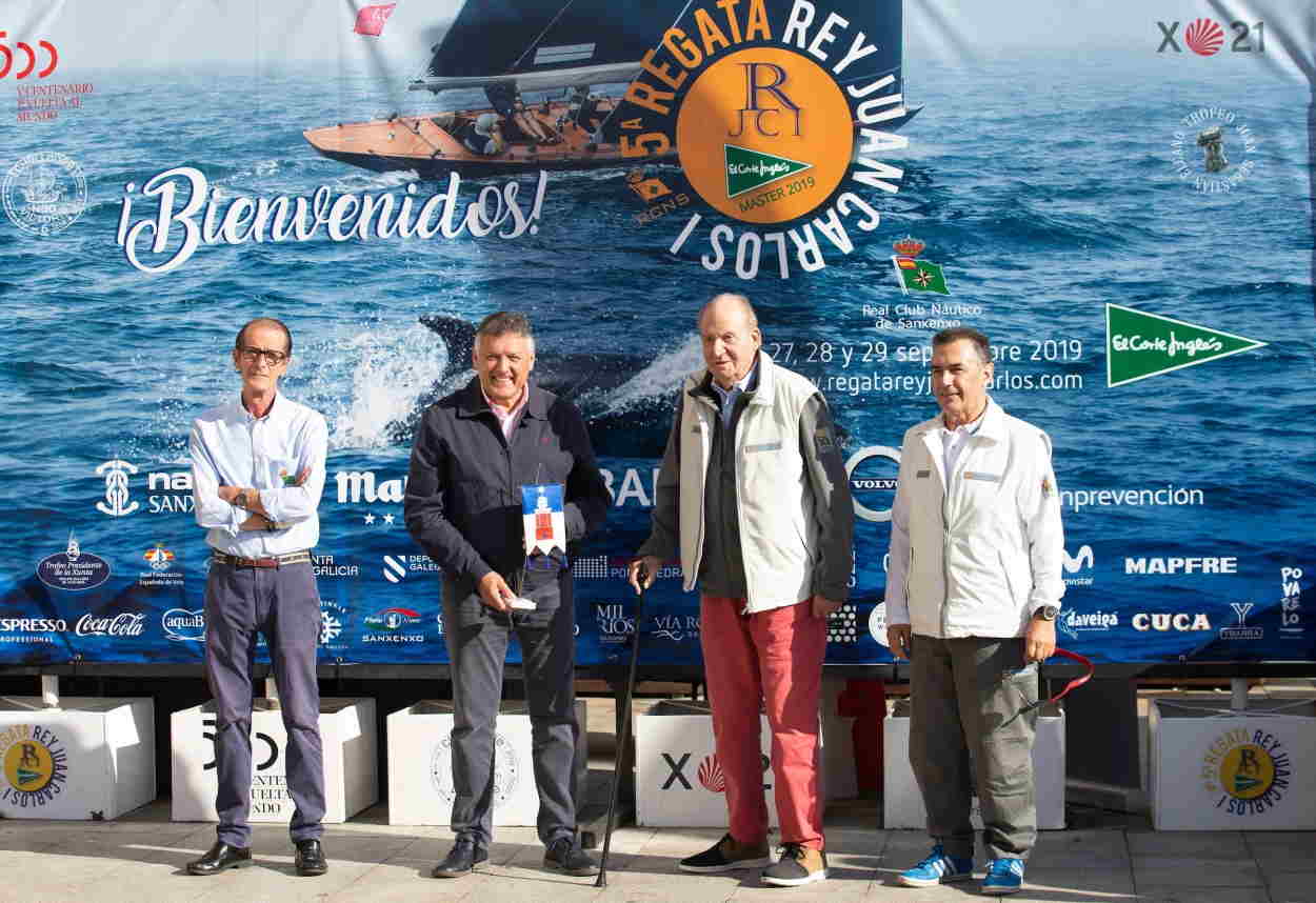 Telmo Martín  alcalde de Sanxenxo y el Rey Don Juan Carlos I en la celebración de la 5ª regata  Europa Press