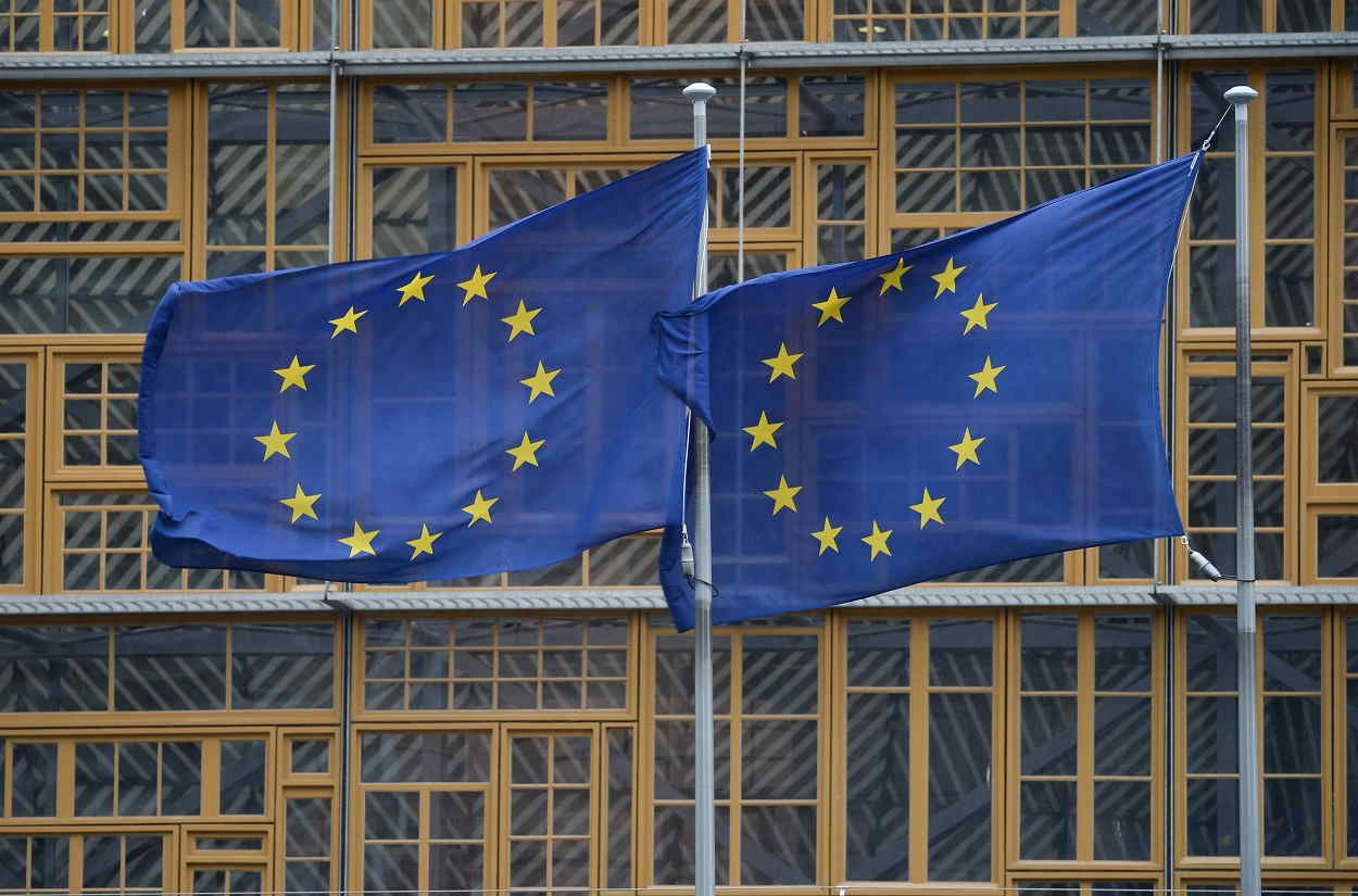 Banderas de la UE en la sede de la Comisión Europea en Bruselas. 