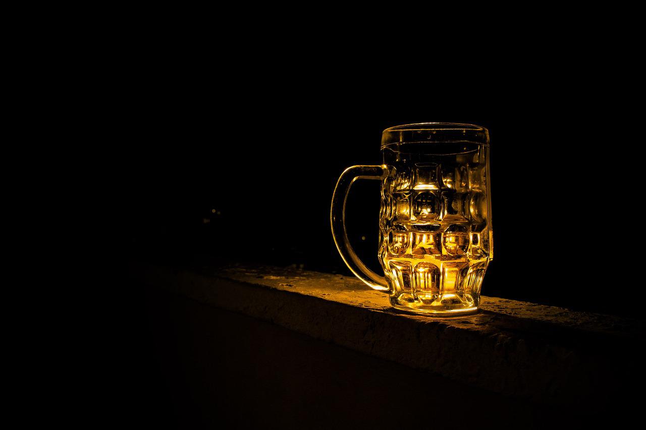 Imagen de recurso de una jarra de cerveza. Fuente: Pixabay.